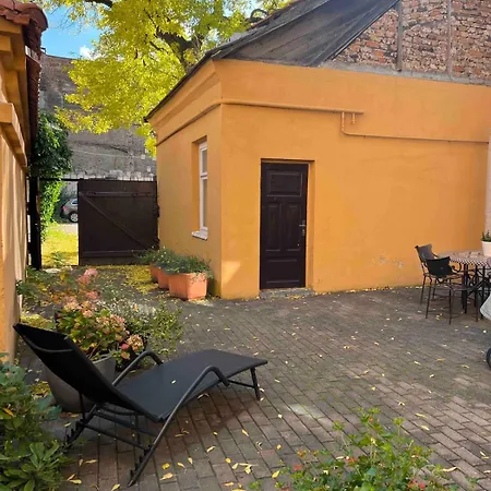 Center, Free Parking, 4a *