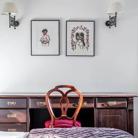 Center, Free Parking, 4a