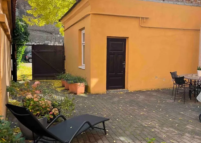 Center, Free Parking, 4a *