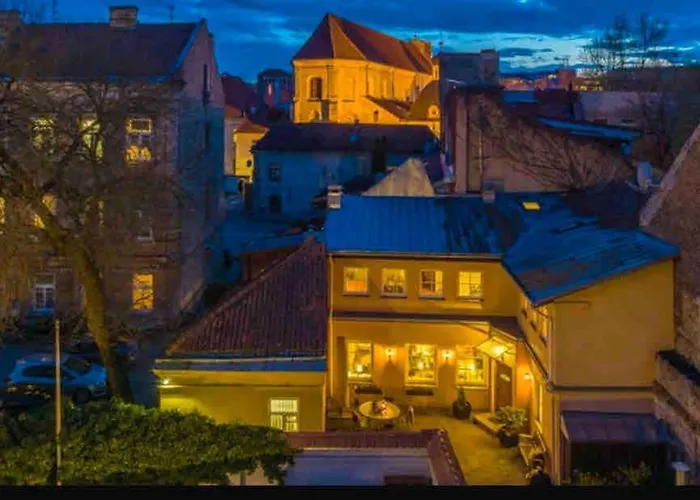 Center, Free Parking, 4a